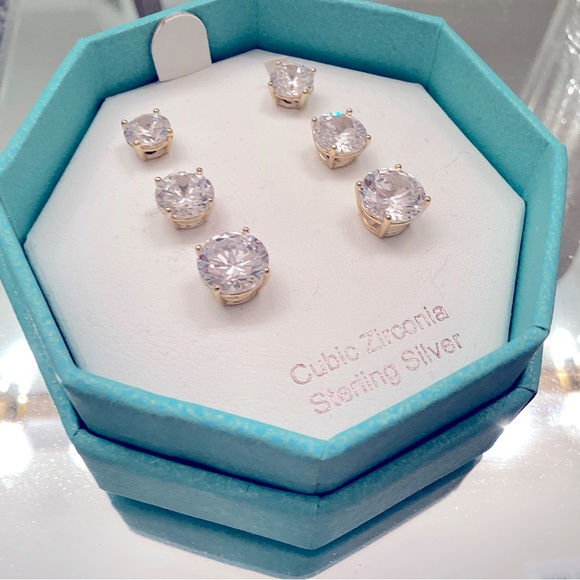 Beautiful sterling silver studs - Picture 2 of 3